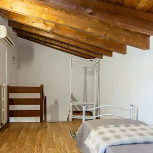 Blu Bed Apartment